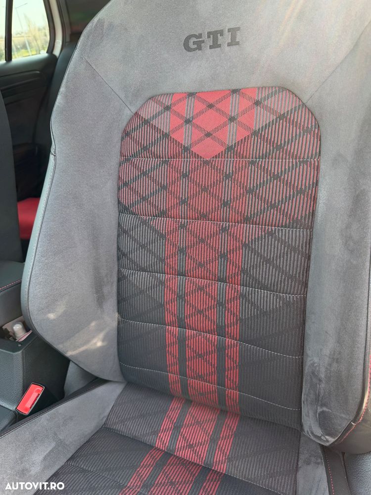 Volkswagen Golf - 11