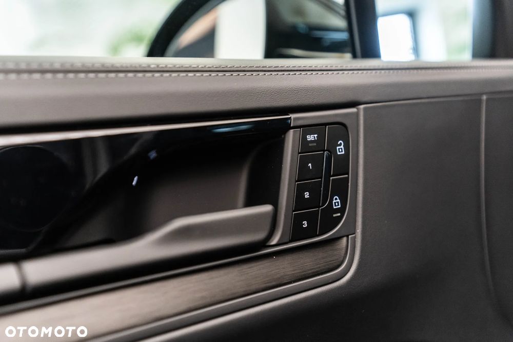 Porsche Cayenne E-Hybrid PHEV Black Edition - 30
