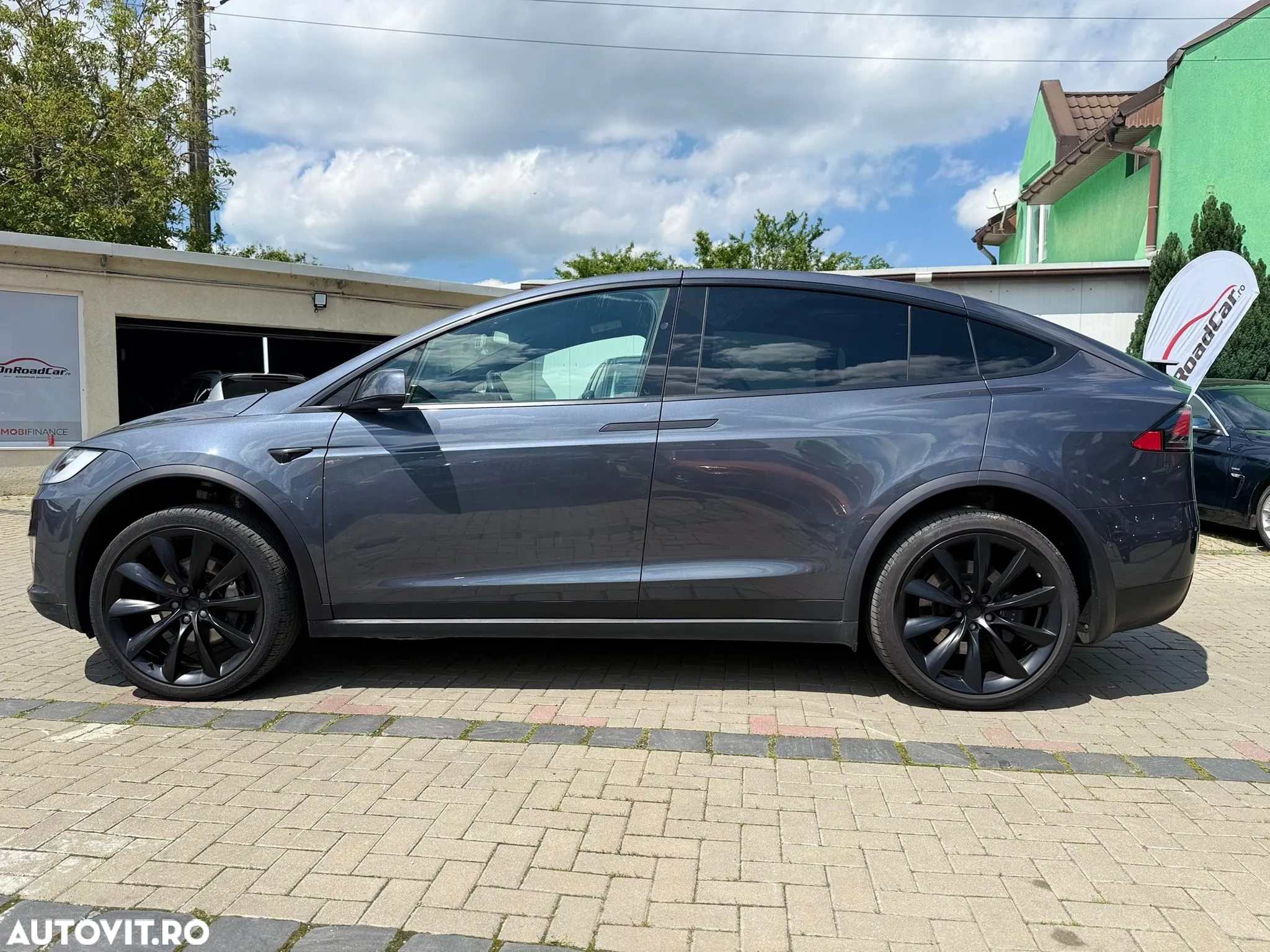 Tesla Model X - 28