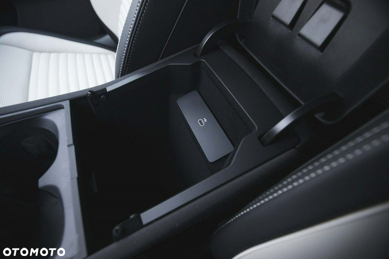 Land Rover Discovery Sport - 24