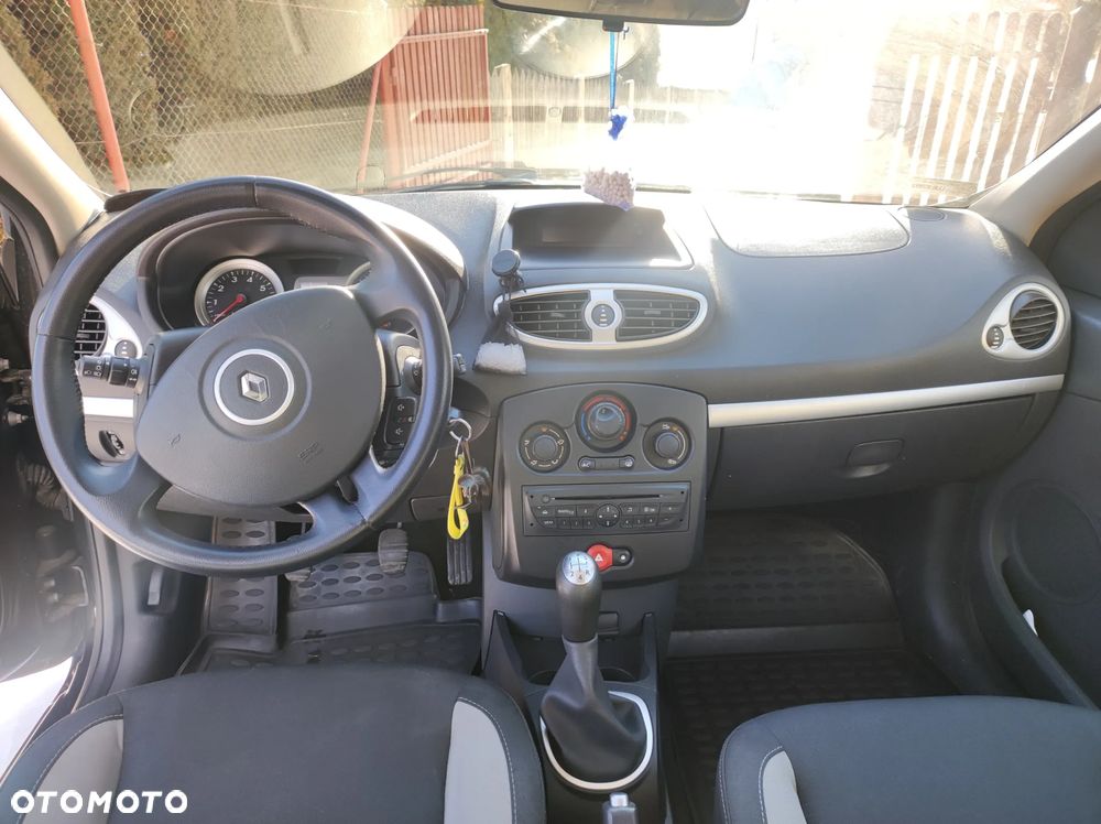 Renault Clio - 11