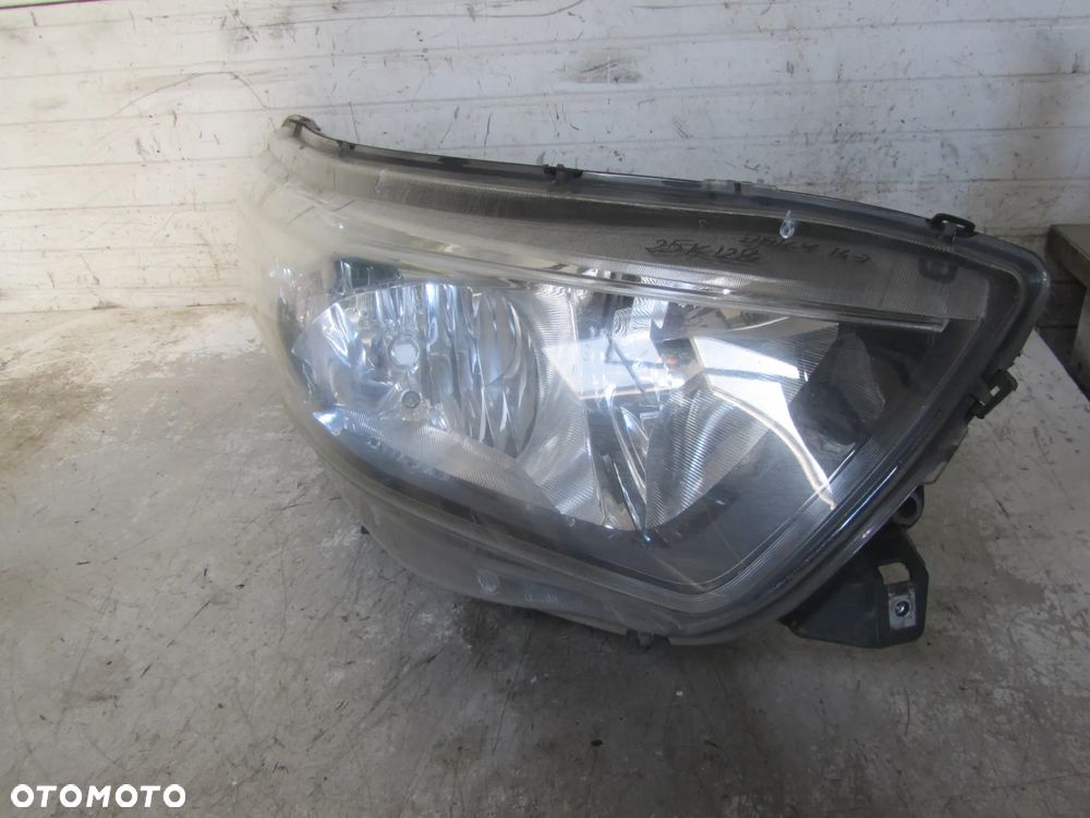 Iveco Daily reflektor prawy przód UK - 1