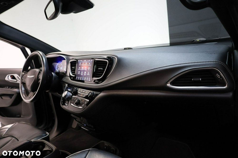 Chrysler Pacifica - 25