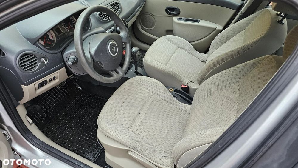 Renault Clio 1.6 Confort Privilege - 6