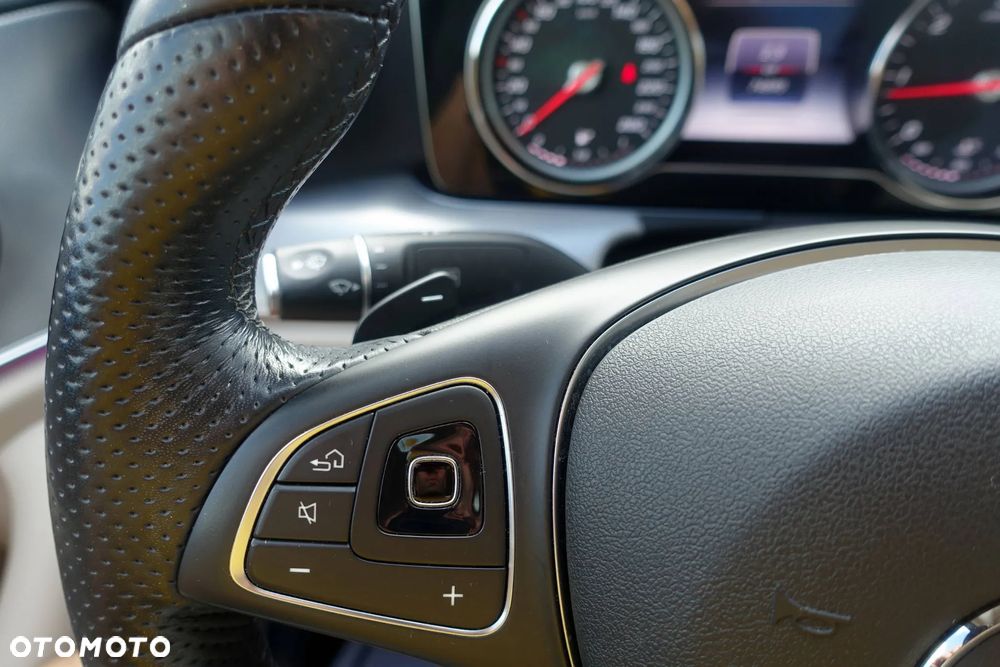 Mercedes-Benz Klasa E - 27