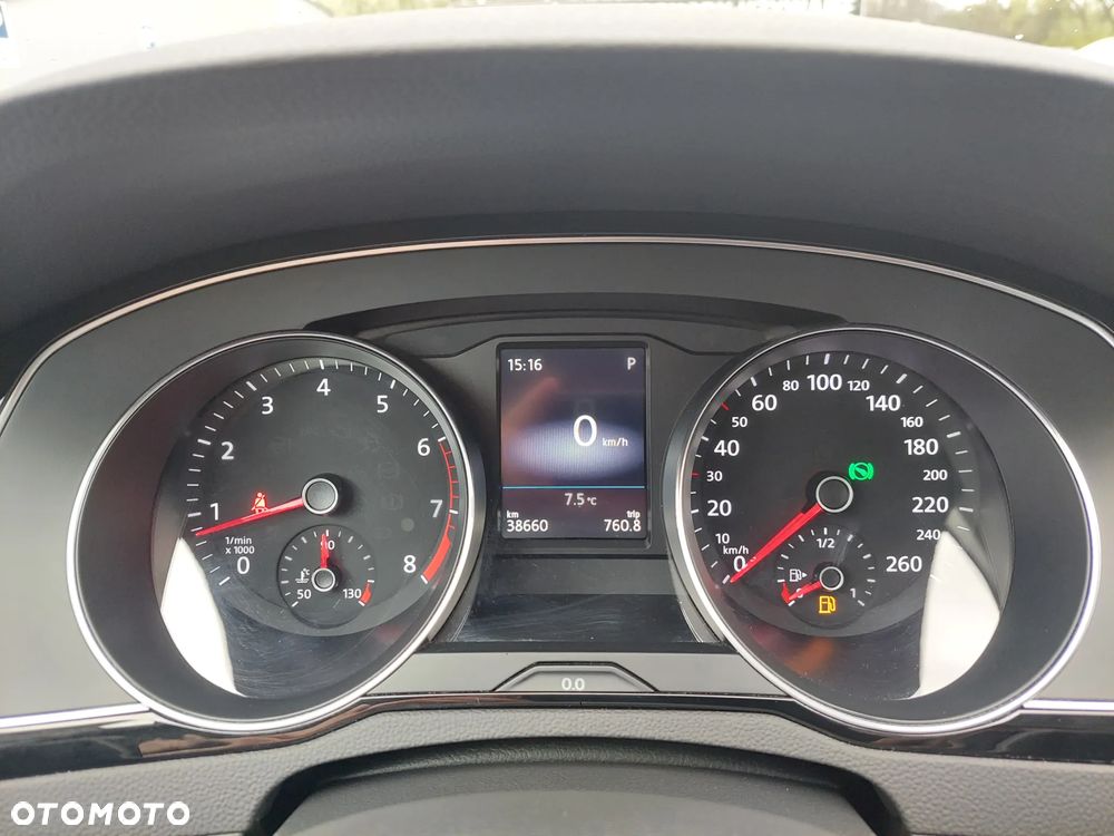 Volkswagen Passat - 13