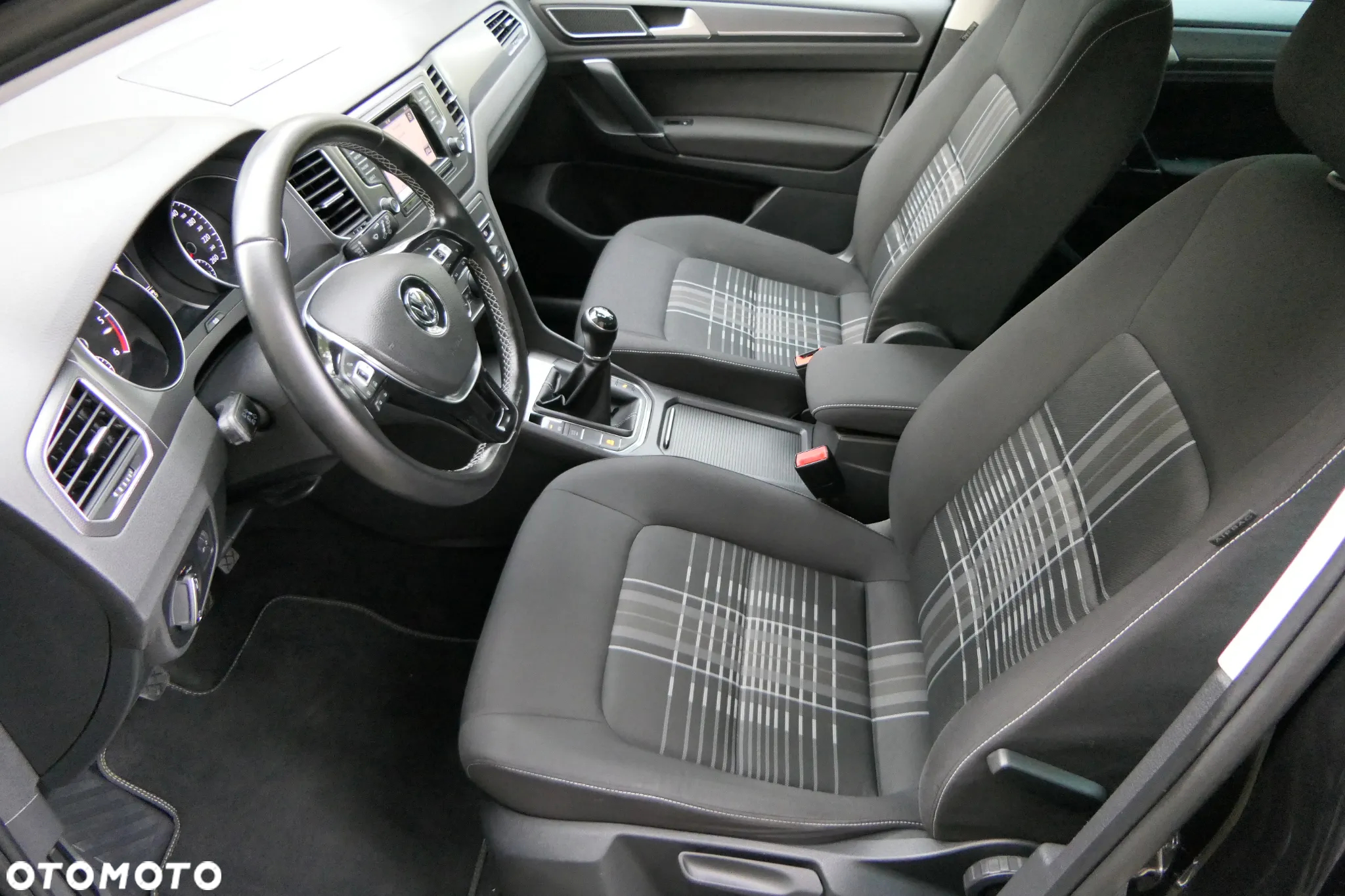 Volkswagen Golf Sportsvan VII SV 1.6 TDI BMT Highline - 16