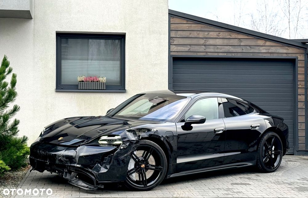 Porsche Taycan - 8
