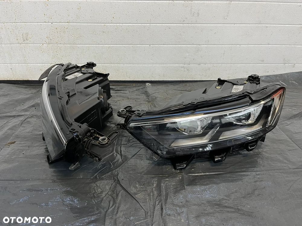 VW T-Roc R-Line Lampa przód full LED 2GA941035E 2GA941036E - 1
