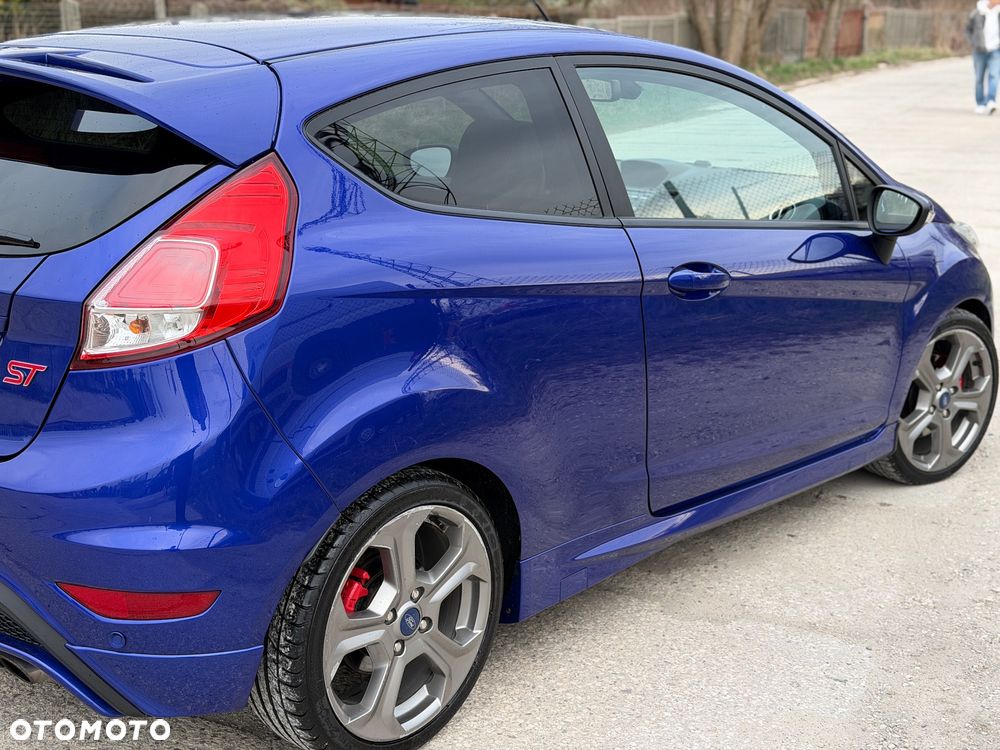 Ford Fiesta 1.6 EcoBoost ST - 18