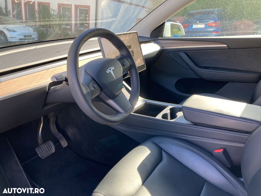 Tesla Model Y Long Range Dual Motor AWD - 21