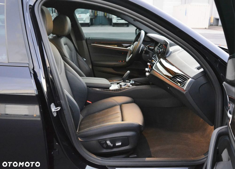 BMW Seria 5 530i GPF M Sport sport - 23