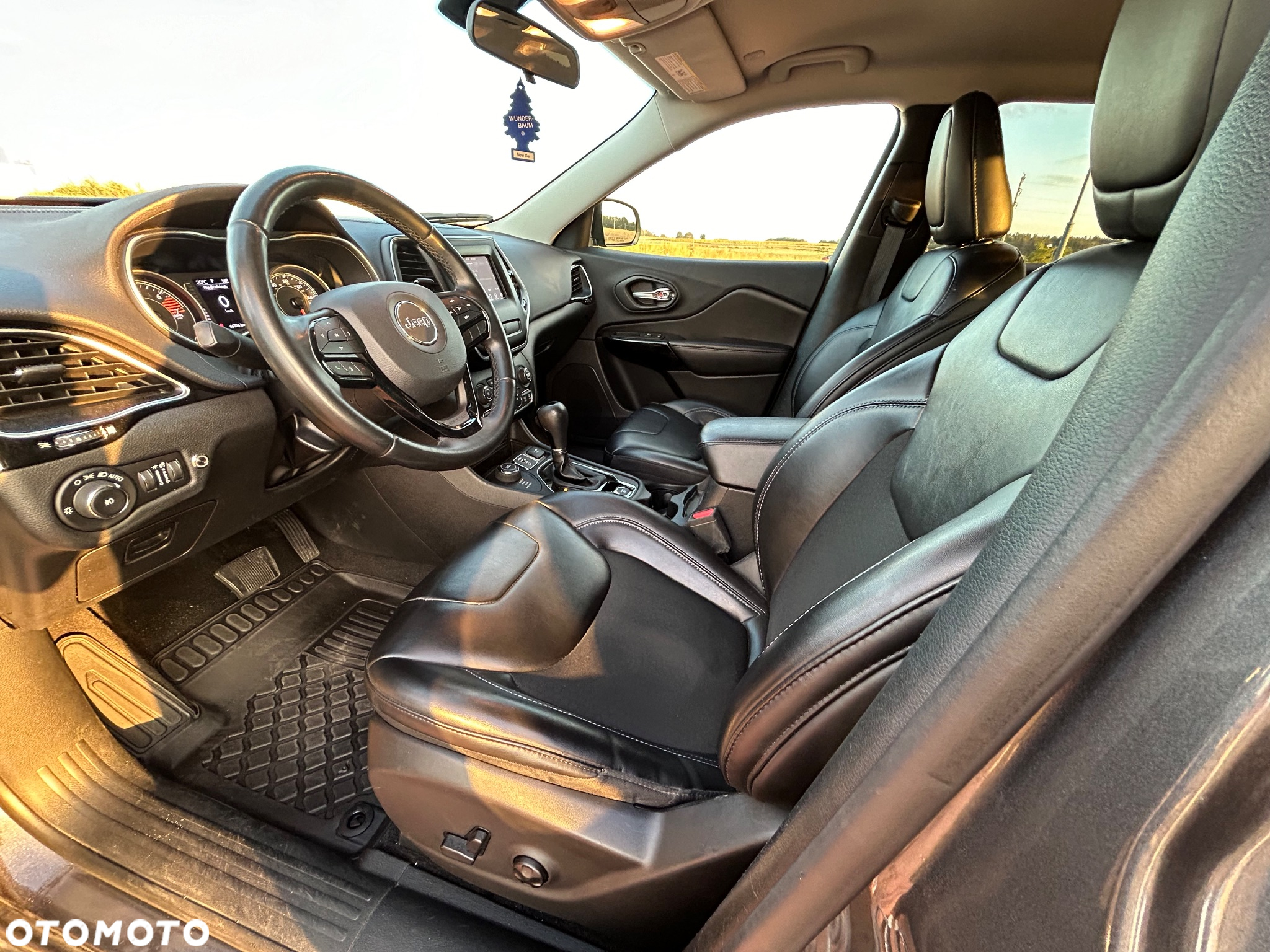 Jeep Cherokee - 11