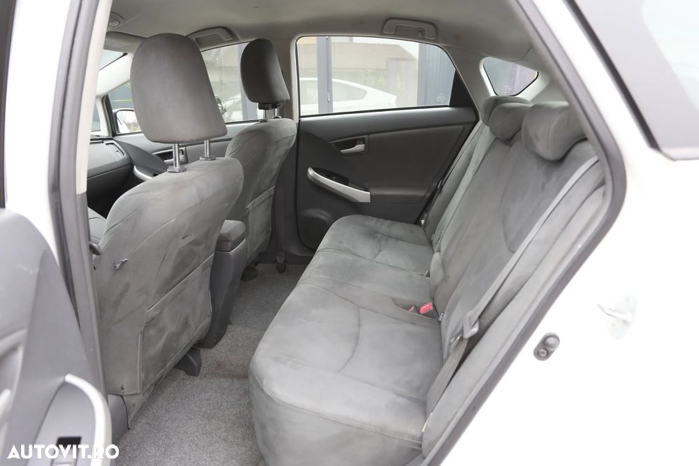 Toyota Prius (Hybrid) Sol - 8