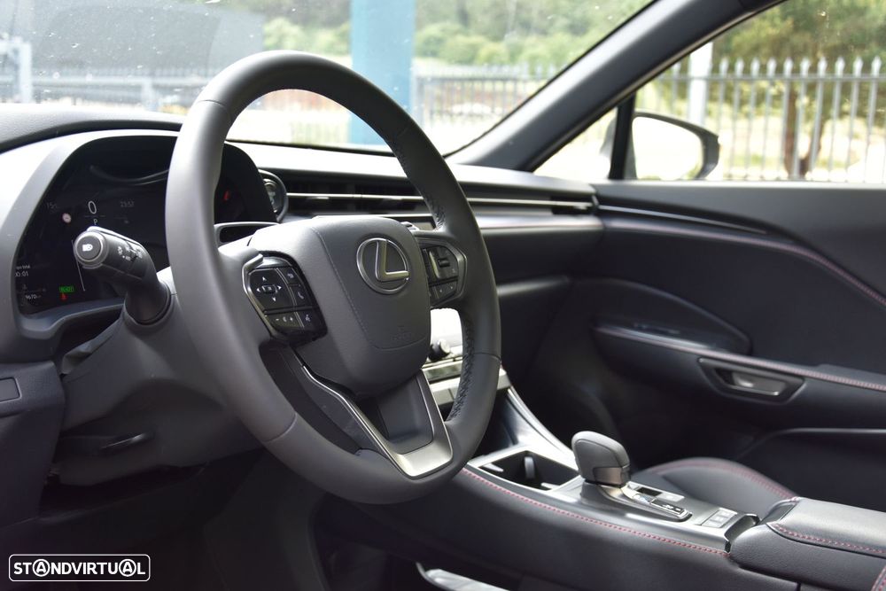 Lexus LBX Emotion - 11