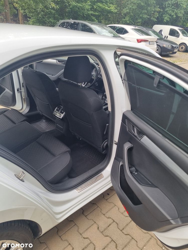 Skoda Superb 2.0 TDI Ambition DSG - 11