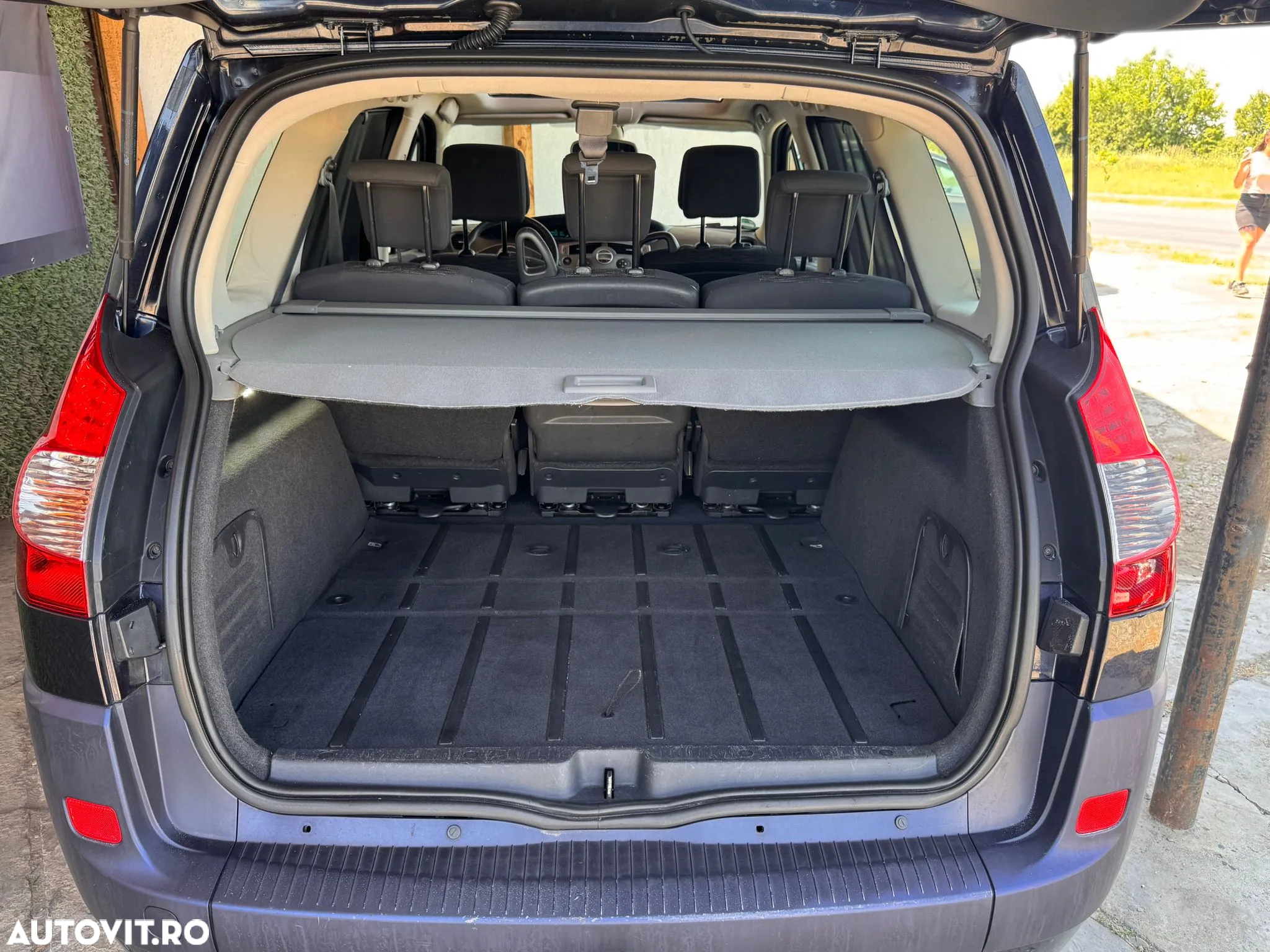 Renault Grand Scenic - 21
