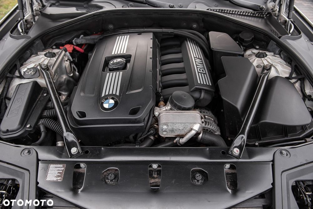 BMW Seria 5 528i Sport-Aut - 34