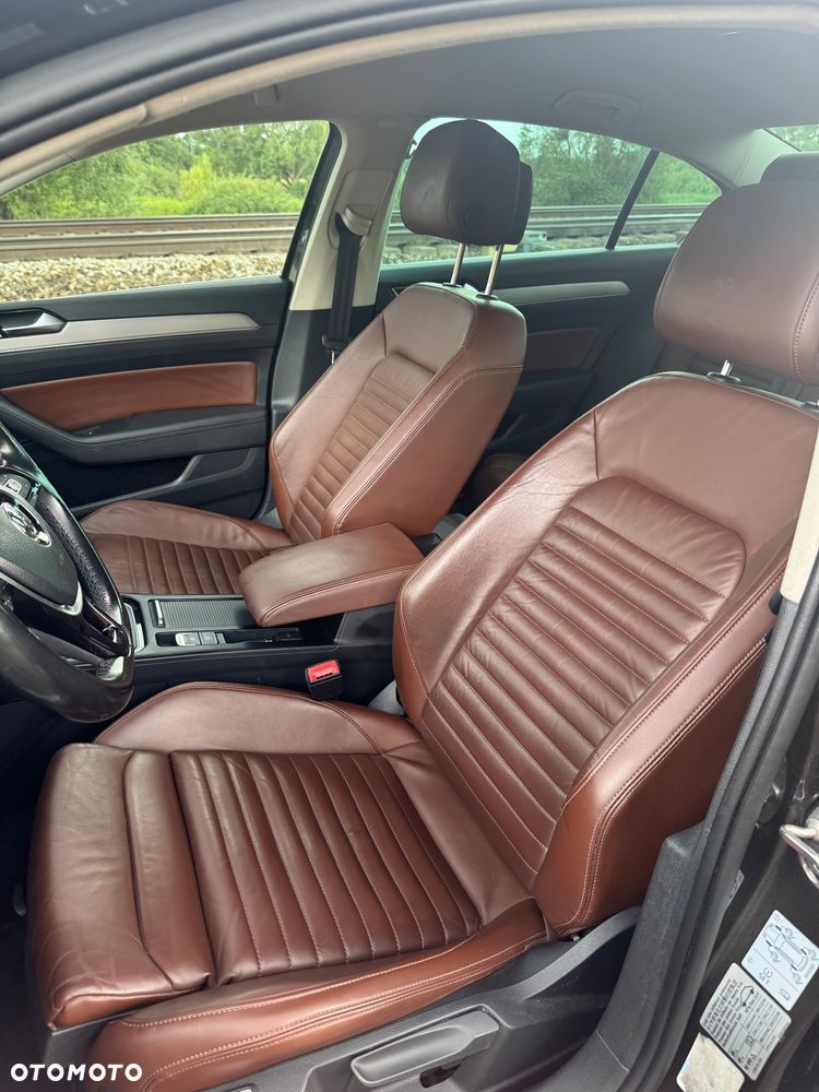 Volkswagen Passat - 12