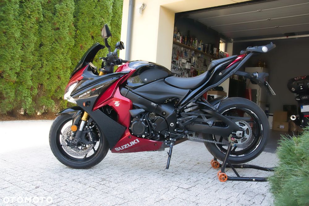 Suzuki GSX 1000 - 3