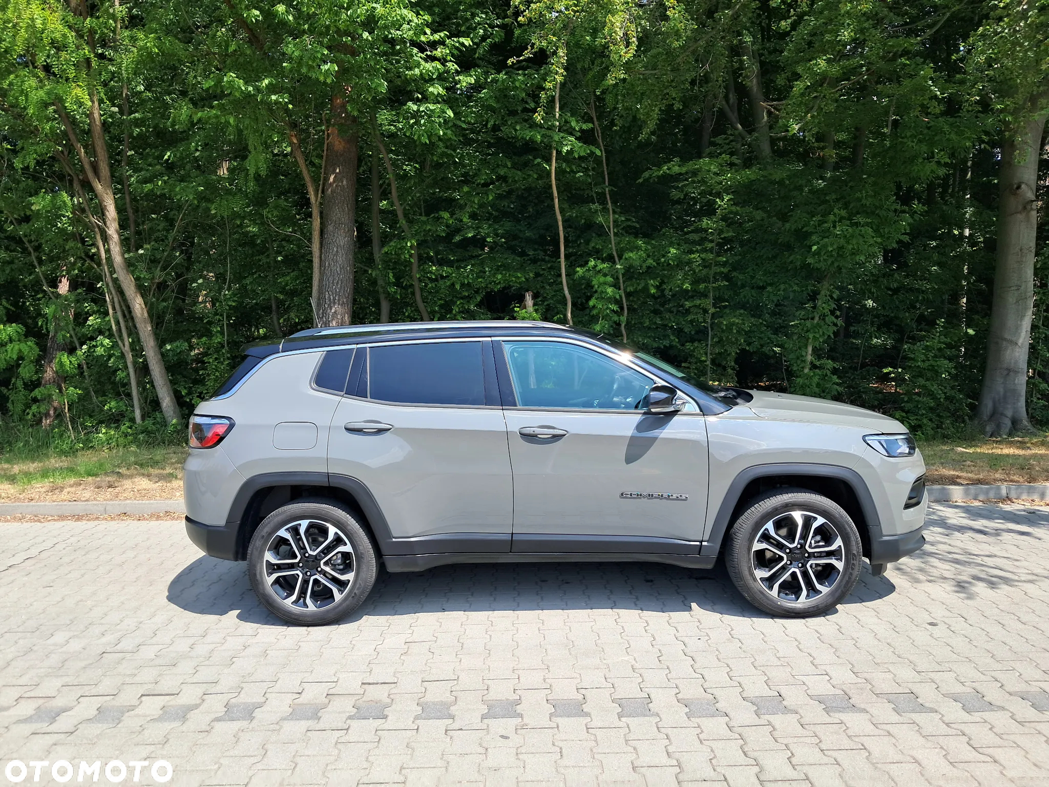 Jeep Compass - 32