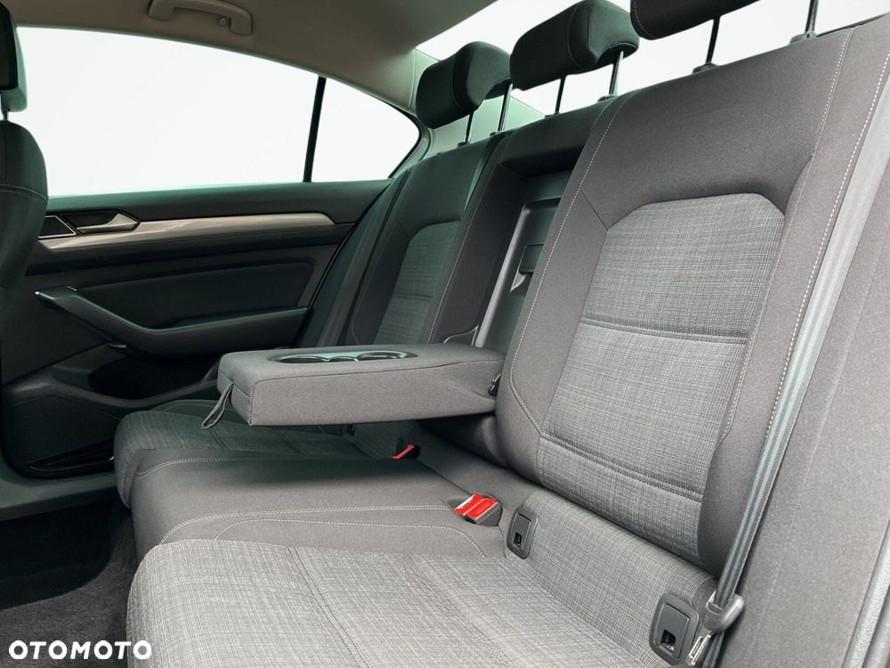 Volkswagen Passat - 15