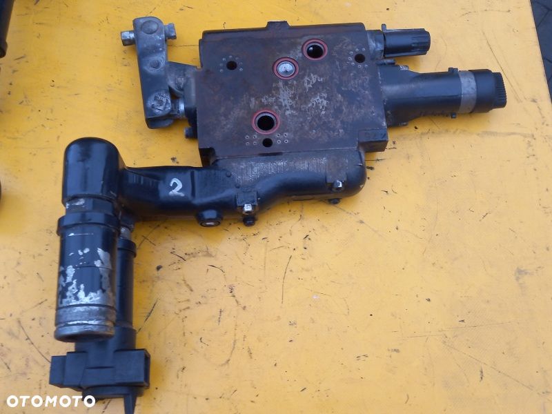 Rozdzielacz sekcja New Holland T6.155 - 11