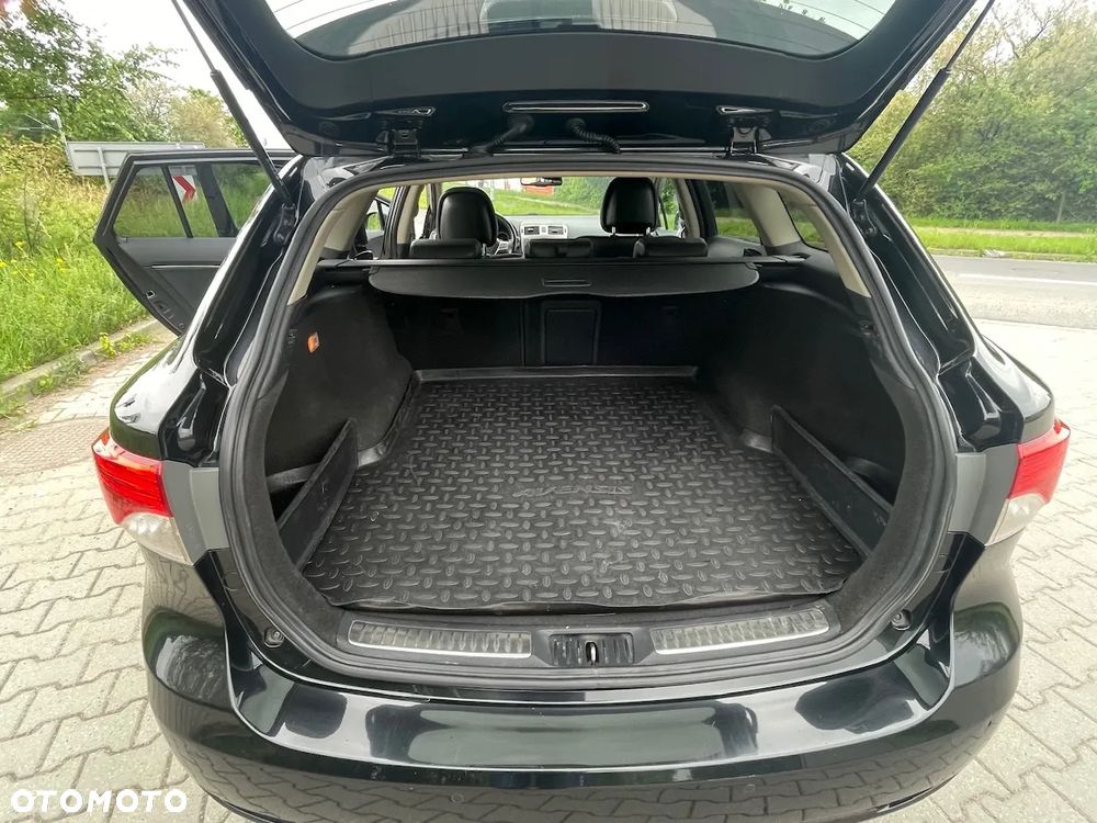 Toyota Avensis 2.0 D-4D Style - 11
