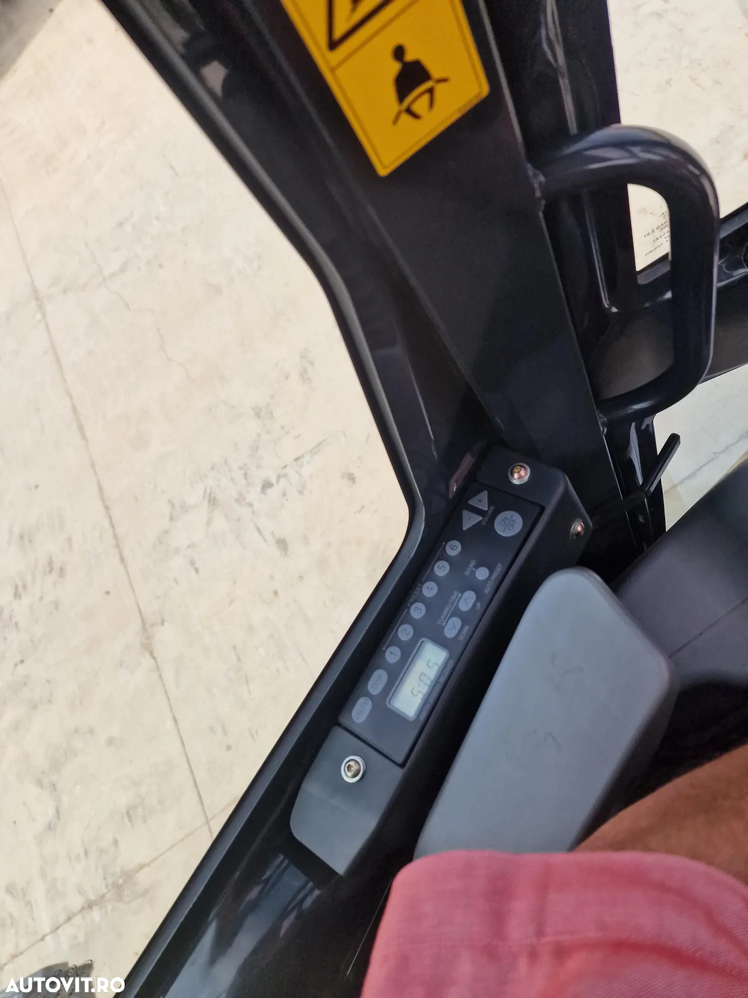 Hitachi ZX55, 5,5 tone, Cupa excavare+cupa taluz, inst picon, AC, Senile 90% ok, Computer de bord in limba romana, CA NOU, posibilitate leasing 4 ani-PROMOTIE 57900 EUR+Tva - 10