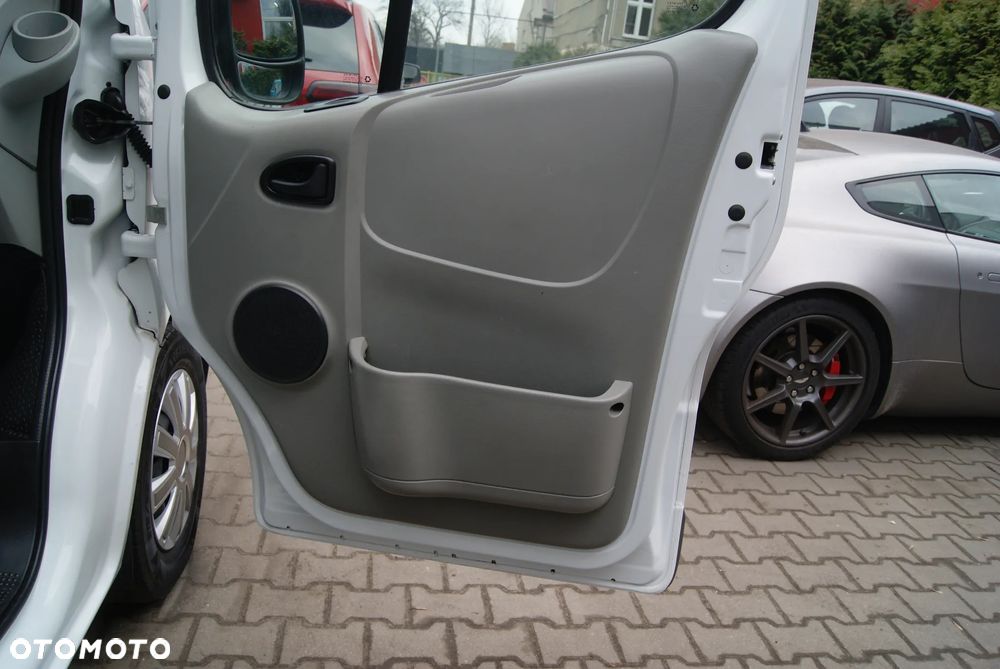 Opel Vivaro - 21