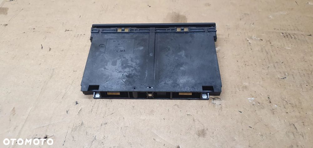 Uchwyt na kubki tył podłokietnik VW Passat B6 8P0885995B - 4