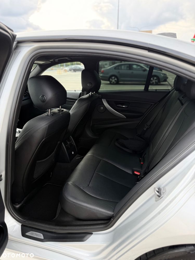 BMW Seria 3 335i - 15