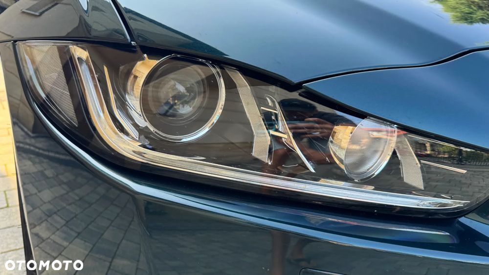 Jaguar XE - 12