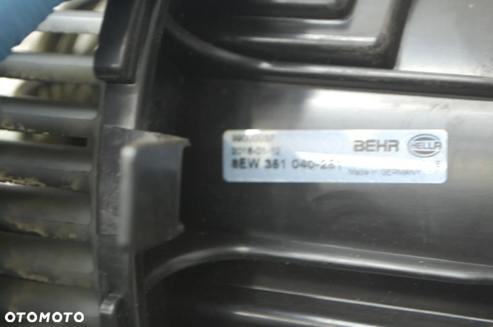 WENTYLATOR NAWIEWU 8EW351040251 AUDI A4 B8 A5 - 4