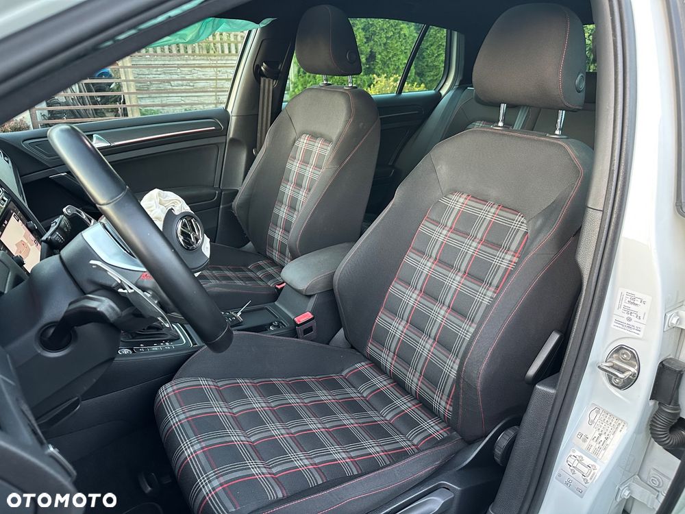 Volkswagen Golf GTI (BlueMotion Technology) DSG Performance - 29