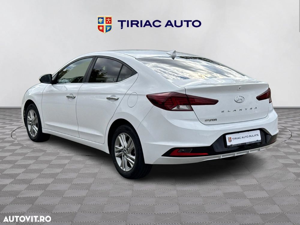 Hyundai Elantra - 4