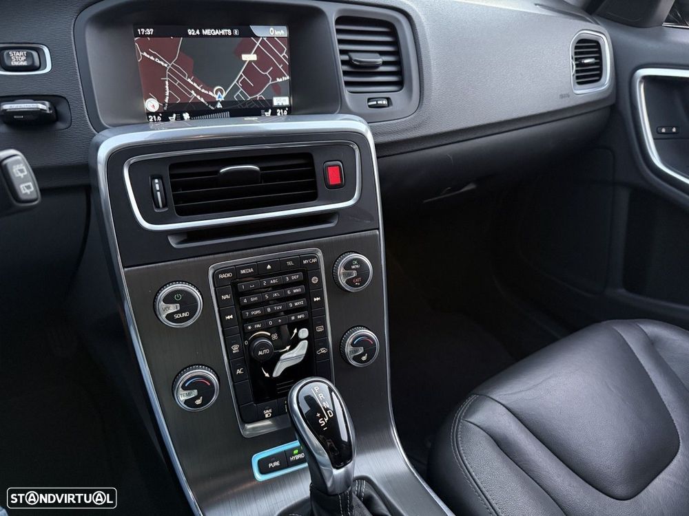 Volvo V60 D6 Plug-In-Hybrid AWD Geartronic Momentum - 4