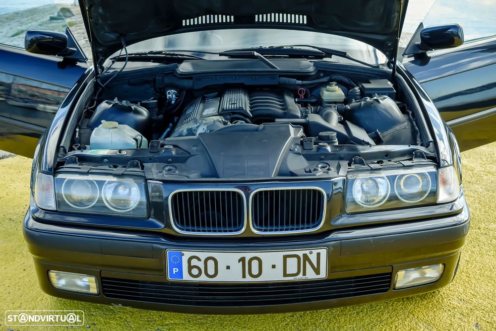 BMW 320 i Touring - 12