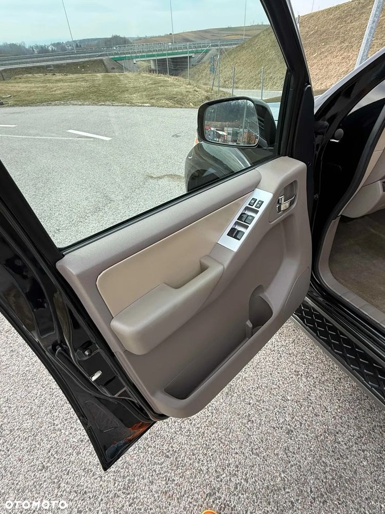 Nissan Pathfinder - 11
