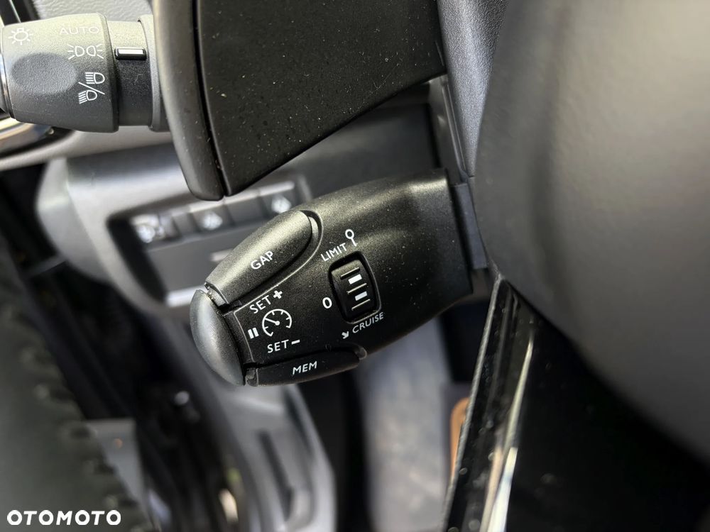 Citroën C5 Aircross 1.6 PureTech Live EAT8 - 25