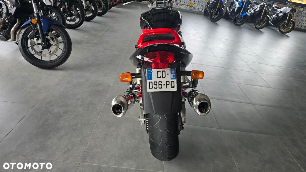 Suzuki GSX - 19