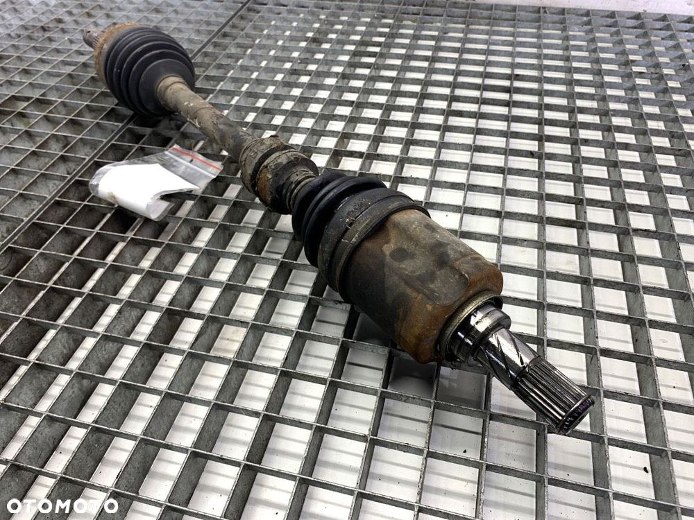 PÓŁOŚ LEWY PRZÓD  NISSAN QASHQAI / QASHQAI +2 I (J10, NJ10, JJ10E) 2006 - 2014 1.6 86 kW [117 - 3