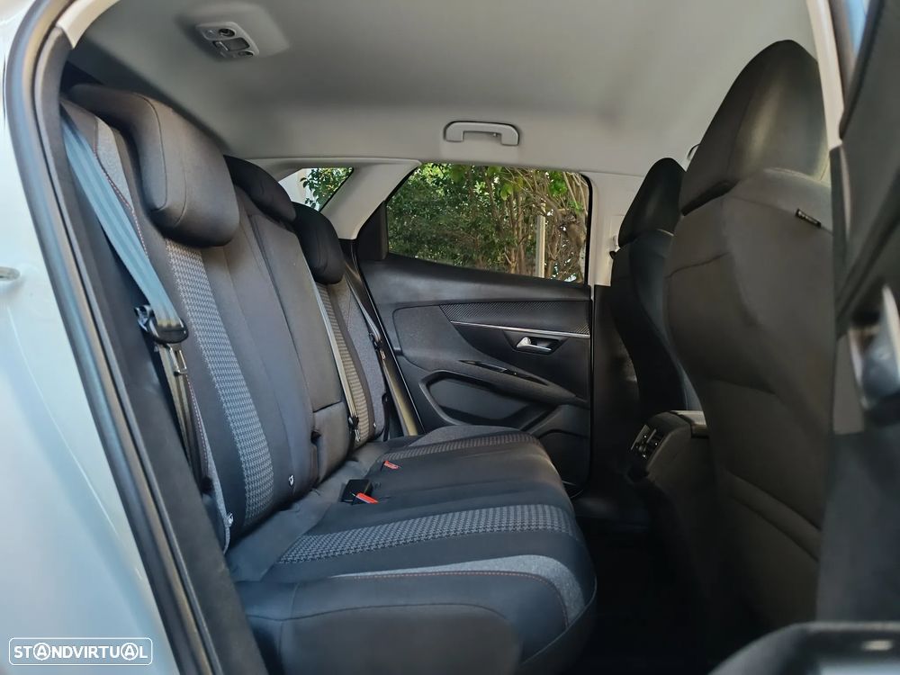 Peugeot 3008 PureTech 130 Stop & Start GPF EAT8 Active Business-Pack - 32