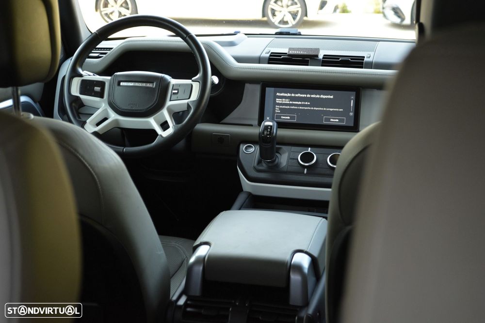 Land Rover Defender 3.0 I6 130 AWD X-Dynamic HSE - 13