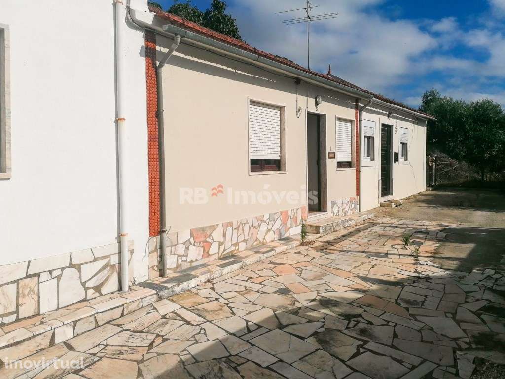 Moradia T2+1 com espaço exterior - Alto do Piolhinho, Tomar - Grande imagem: 2/26