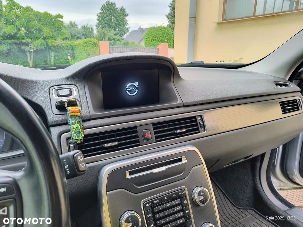 Volvo V70 D2 Momentum - 14