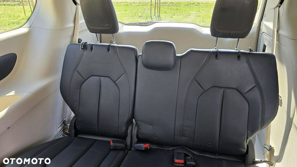 Chrysler Pacifica - 24