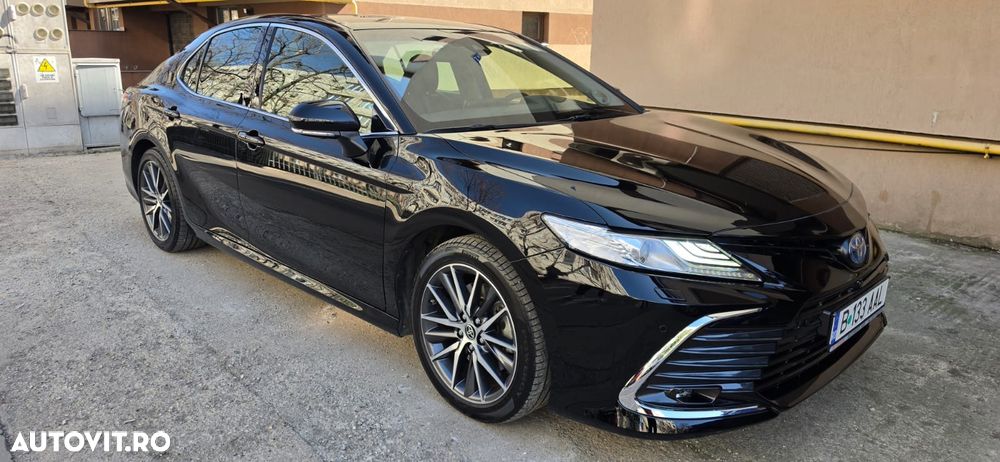 Toyota Camry Luxury - 1