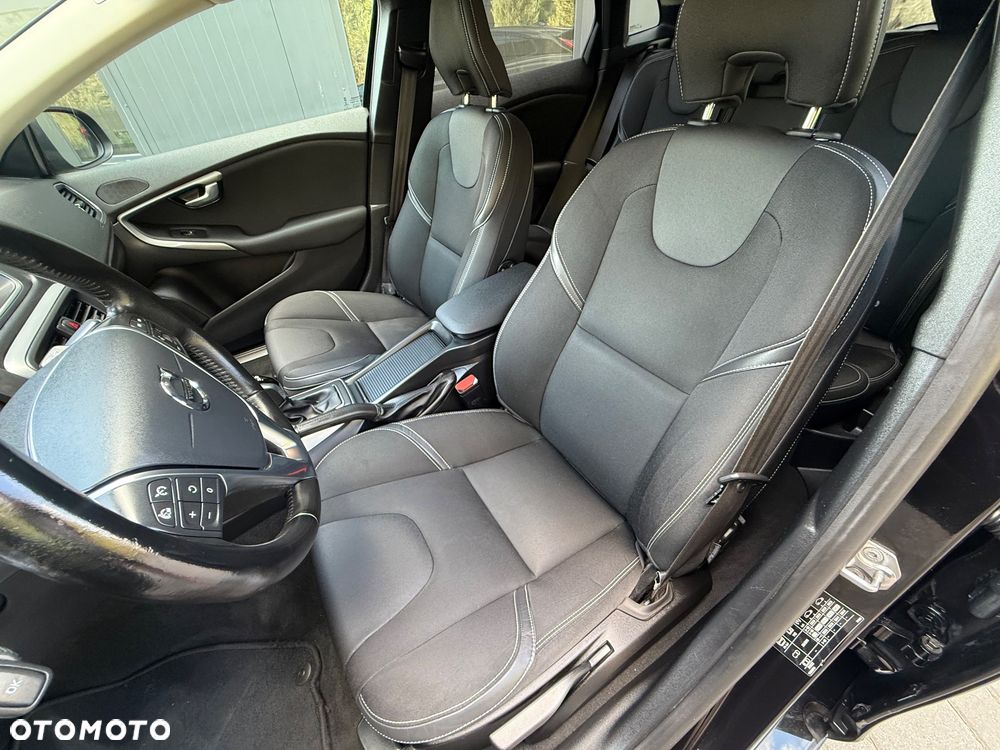 Volvo V40 D2 Geartronic Momentum - 24