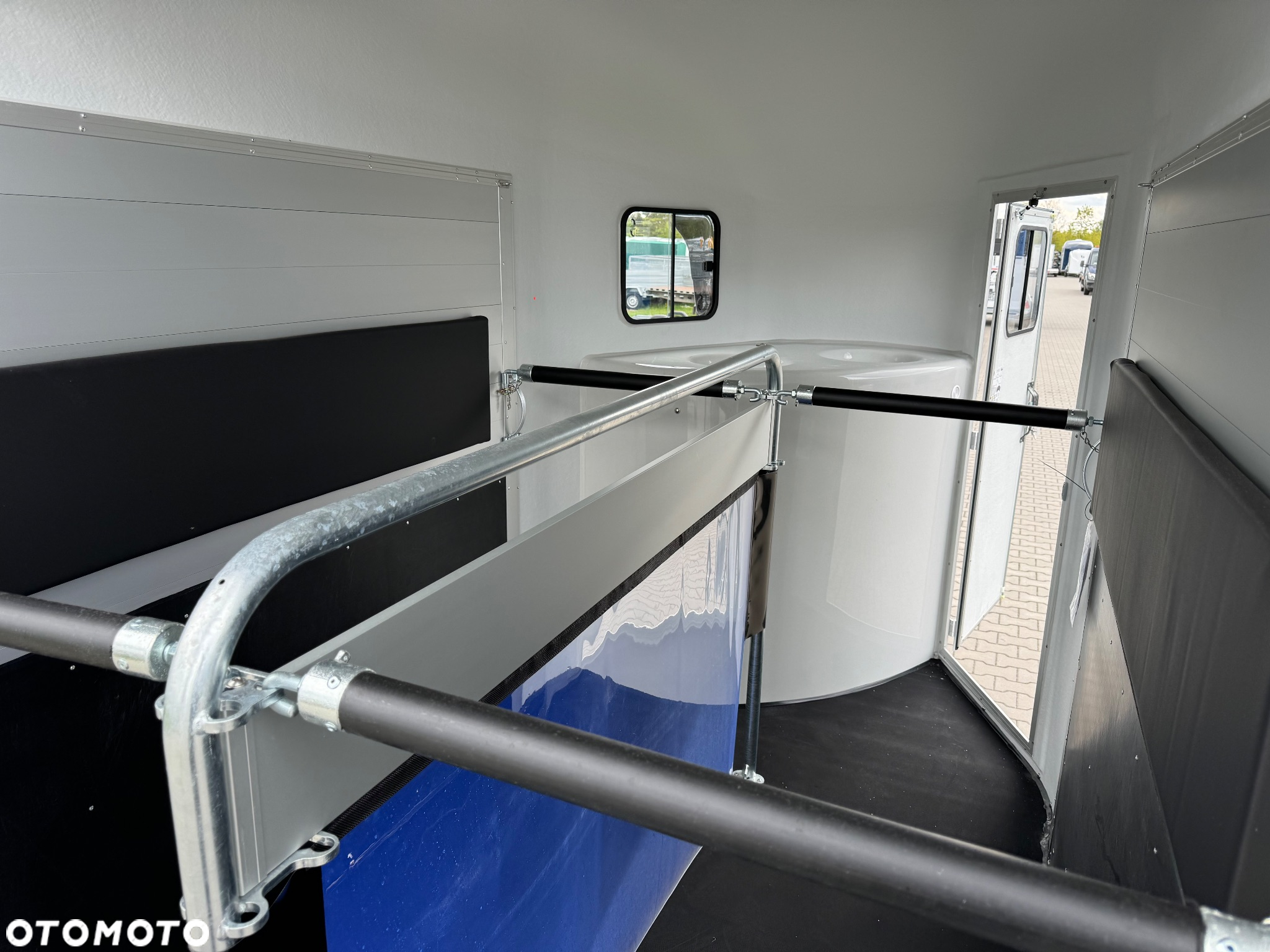 Cheval Liberte Gold Orgin Alu + siodlarnia , do przewozu 2 koni , 2000 kg - 18